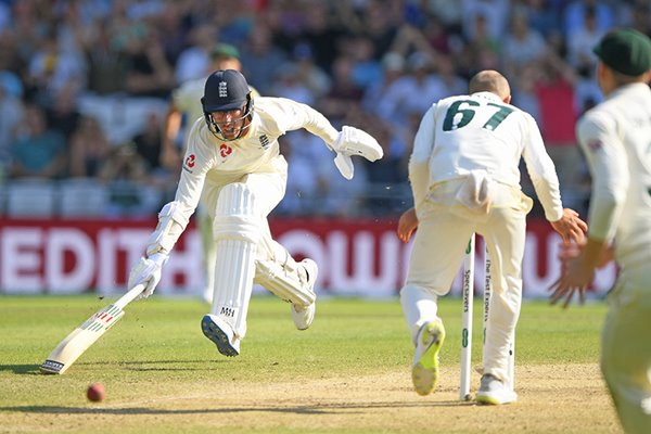 Jack Leach near miss England v Australia Headingley Ashes 2019