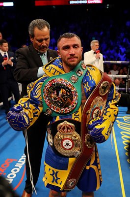 Vasiliy Lomachenko beats Luke Campbell Lightweight World Title Fight 2019