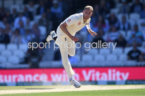 Stuart Broad England bowls v Australia Oval Ashes 2019