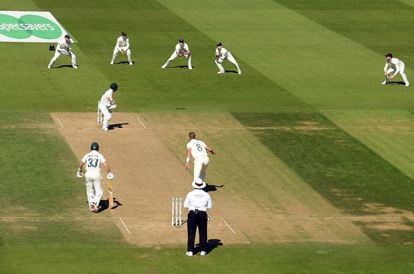Stuart Broad England dismisses David Warner Australia Oval Ashes 2019