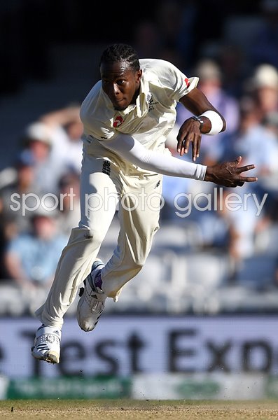Jofra Archer England bowls v Australia Oval Ashes 2019