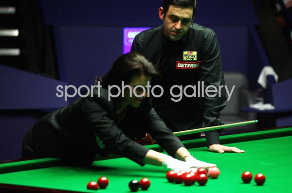 Michaela Tabb Referee & Ronnie O'Sullivan World Snooker Sheffield 2012