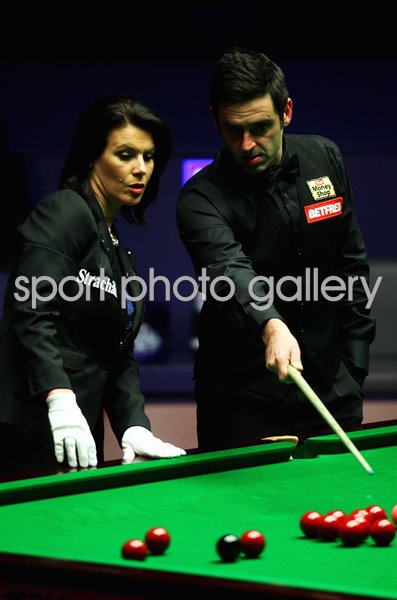 Michaela Tabb Referees Ronnie O'Sullivan World Snooker 2012  