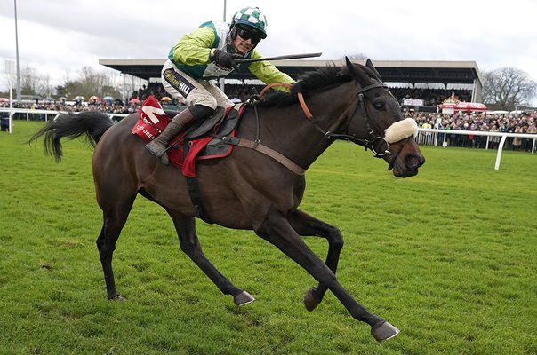 Sam Twiston-Davies & Clan Des Obeaux win King George VI Chase 2019