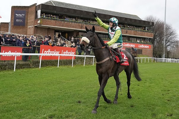 Sam Twiston-Davies celebrates Clan Des Obeaux Races King George win 2019