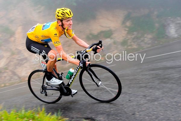 Bradley Wiggins Descends Tour de France Stage 17 2012