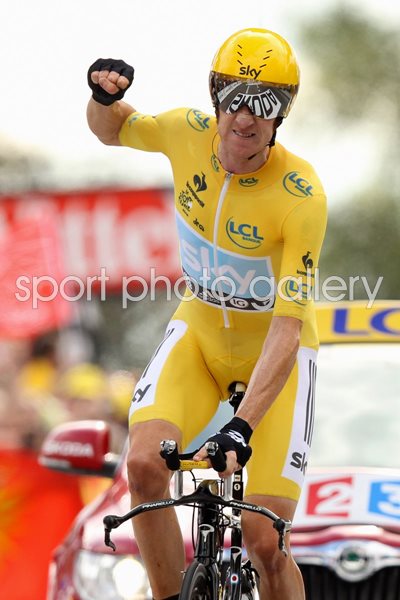 Bradley Wiggins wins Time Trial to seal tour win