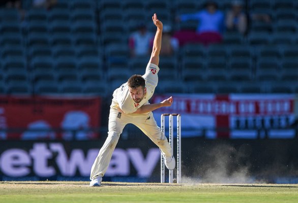 Mark Wood England bowls v South Africa Wanderers Test 2020