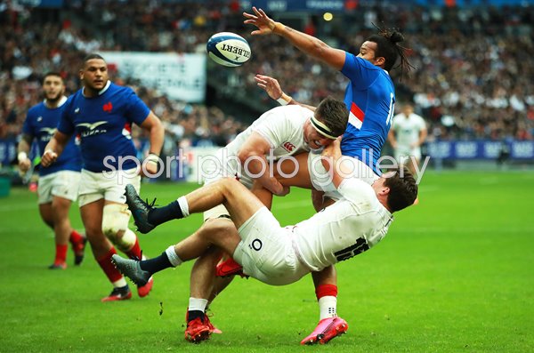 Tom Curry England tackles Teddy Thomas France 6 Nations Paris 2020