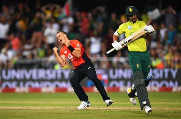 Tom Curran England winning wicket v South Africa T20 Durban 2020