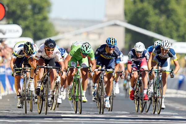 Mark Cavendish wins 4th straight Paris stage