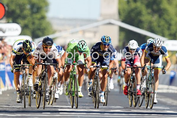 Mark Cavendish wins 4th straight Paris stage