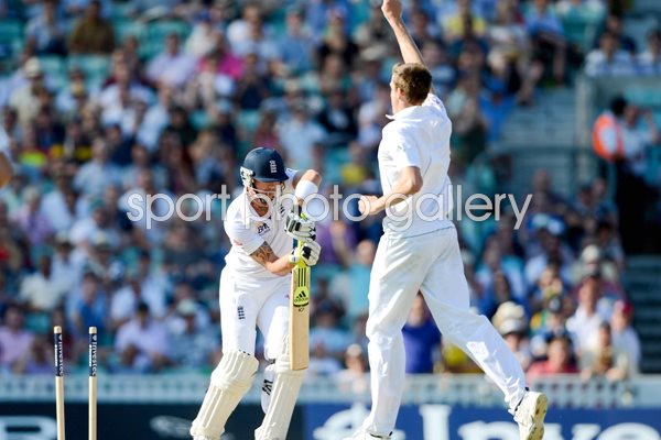 Morne Morkel bowls Kevin Pietersen 2012