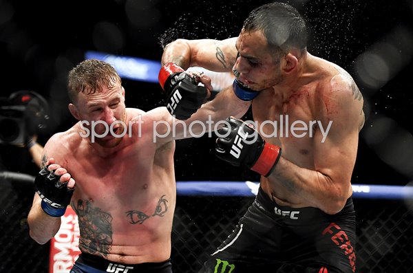 Justin Gaethje punches Tony Ferguson UFC 249 2020