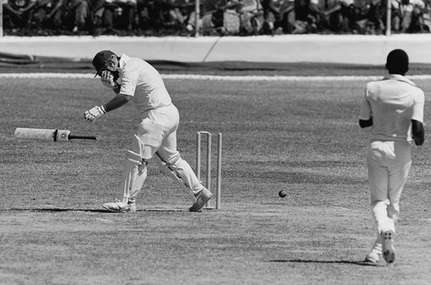 Mike Gatting England struck by Malcolm Marshall bouncer 1986  