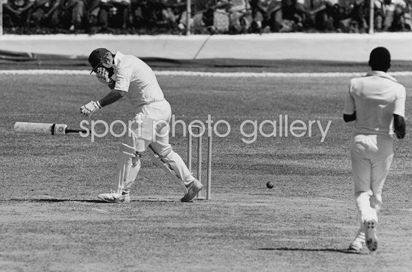 Mike Gatting England struck by Malcolm Marshall bouncer 1986  
