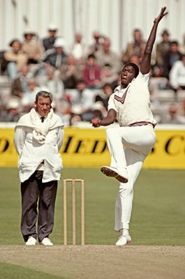 Joel Garner Somerset & West Indies Legend bowls v Essex 1983