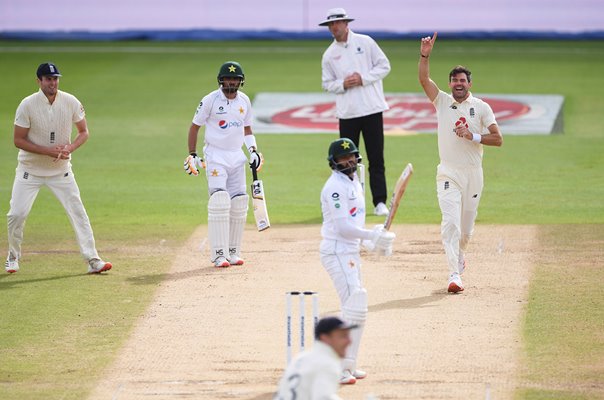 James Anderson removes Azhar Ali Pakistan for 600th Test Wicket 