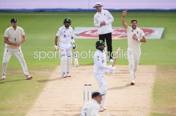 James Anderson removes Azhar Ali Pakistan for 600th Test Wicket 