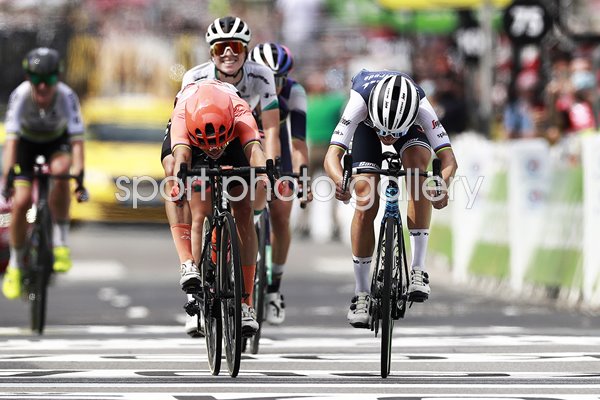 Elisabeth Deignan-Armitstead wins v Marianne Vos La Course 2020