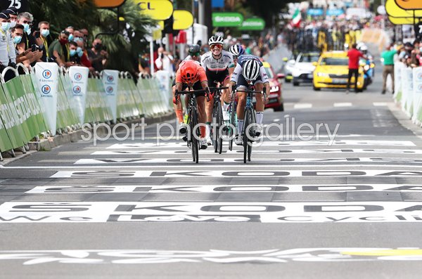 Elisabeth Deignan-Armitstead beats Marianne Vos La Course 2020
