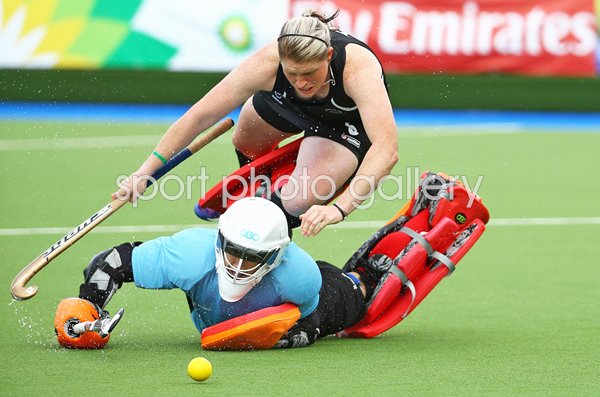 Maddie Hinch England v Katie Glynn New Zealand Glasgow 2014