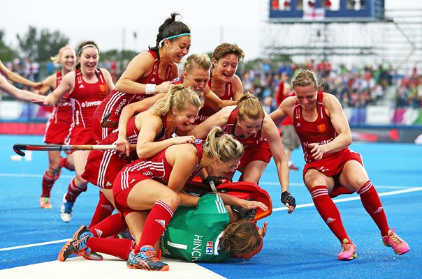 England celebrate Maddie Hinch Penalty save EuroHockey 2015