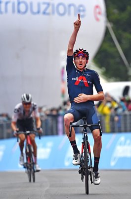 Tao Geoghegan Hart wins Stage 15 Giro d'Italia Piancavallo 2020 