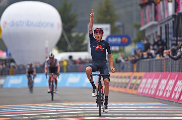 Tao Geoghegan Hart wins Stage 15 Giro d'Italia 2020 
