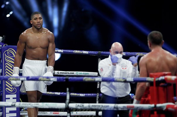 Anthony Joshua advances v Kubrat Pulev World Heavyweight Boxing 2020