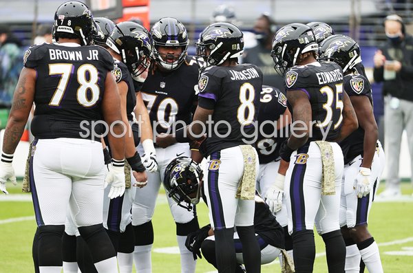 Lamar Jackson leads Baltimore Ravens Huddle v Titans 2020