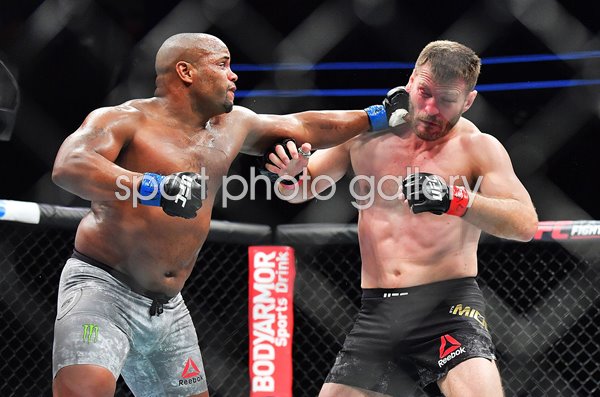 Daniel Cormier beats Stipe Miocic Las Vegas 2018
