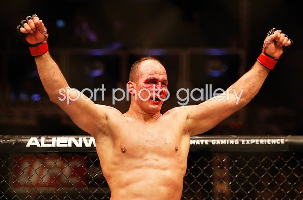 Junior dos Santos beats Stipe Miocic UFC Arizona 2014