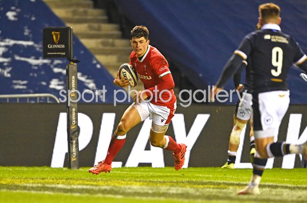 Louis Rees-Zammit Wales scores v Scotland Murrayfield 2021
