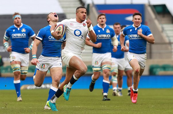 Anthony Watson England scores v Italy Twickenham 6 Nations 2021