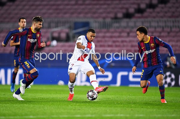 Kylian Mbappe PSG shoots v Barcelona Champions League 2021