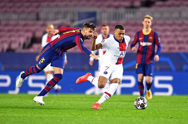 Kylian Mbappe PSG beats despairing shirt grab by Gerard Pique Barcelona 2021