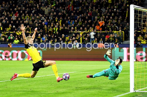 Erling Haaland Borussia Dortmund scores v PSG Champions League 2020