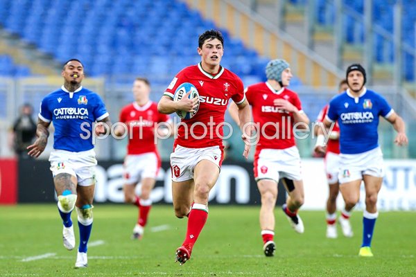Louis Rees-Zammit Wales scores v Italy Rome Six Nations 2021