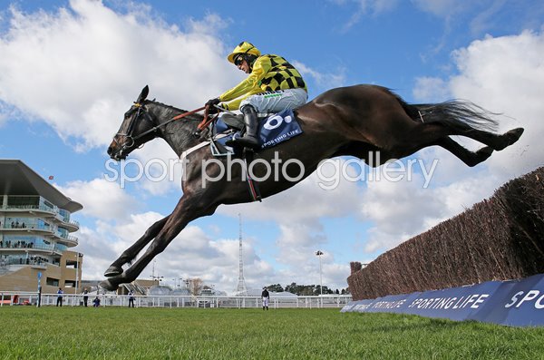 Shishkin ridden by Nico de Boinville Cheltenham Festival 2021 