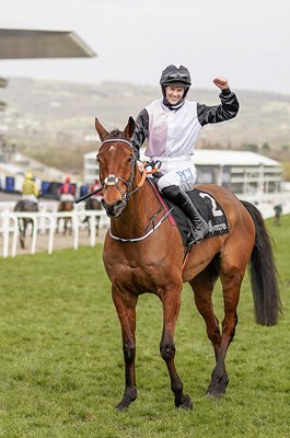 Rachael Blackmore & Bob Olinger win Ballymore Novices' Hurdle Cheltenham 2021