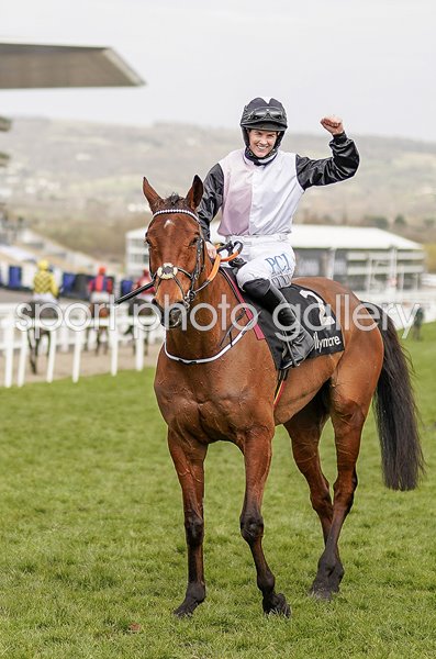 Rachael Blackmore & Bob Olinger win Ballymore Novices' Hurdle Cheltenham 2021