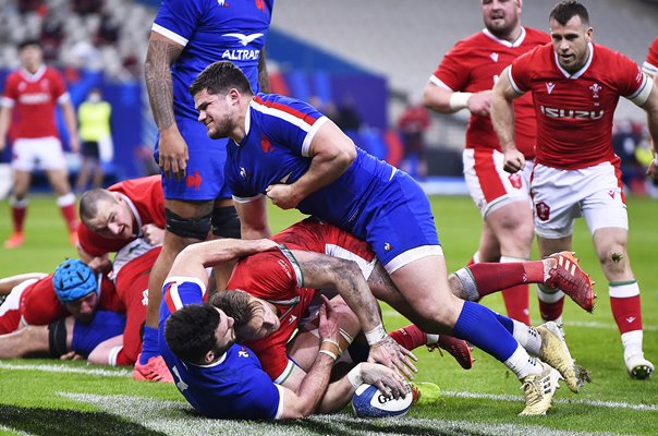 Dan Biggar Wales scores v France Paris Six Nations 2021