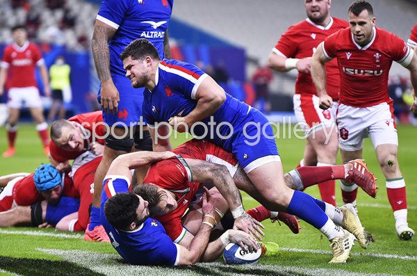 Dan Biggar Wales scores v France Paris Six Nations 2021