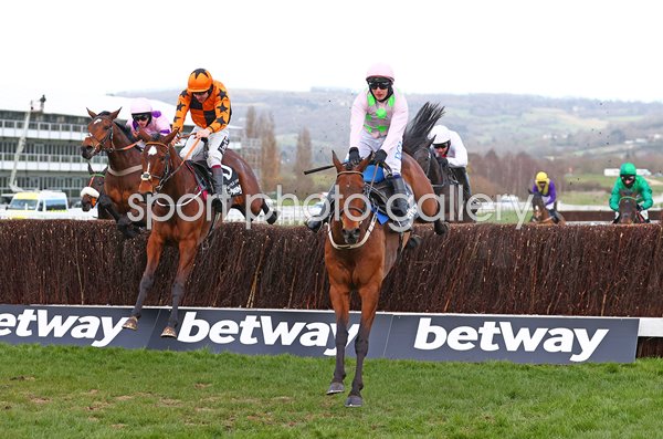 Put The Kettle On ridden by Aidan Coleman Cheltenham Festival 2021 