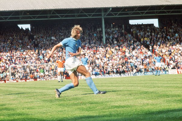 Colin Bell Manchester City v Blackpool Texaco Cup 1974