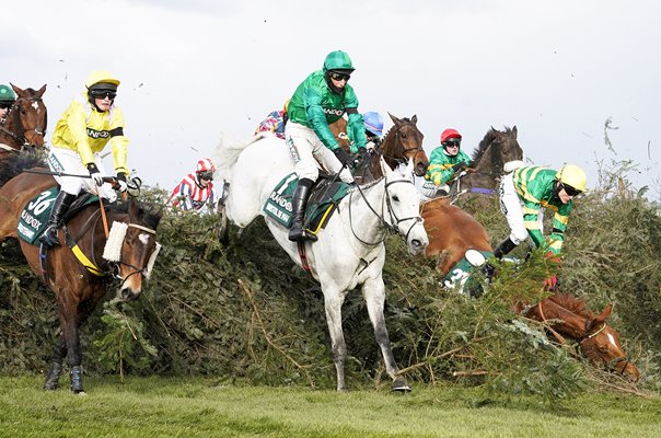 Tom Bellamy riding Canelo The Chair Grand National 2021