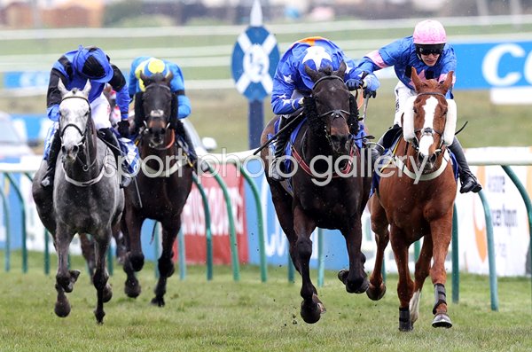 Mighty Thunder ridden by Tom Scudamore wins Scottish Grand National 2021