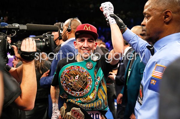 Leo Santa Cruz celebrates Carl Frampton win Las Vegas 2017