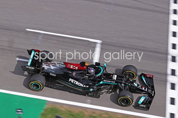 Lewis Hamilton crosses finish line to win Spain Grand Prix 2021